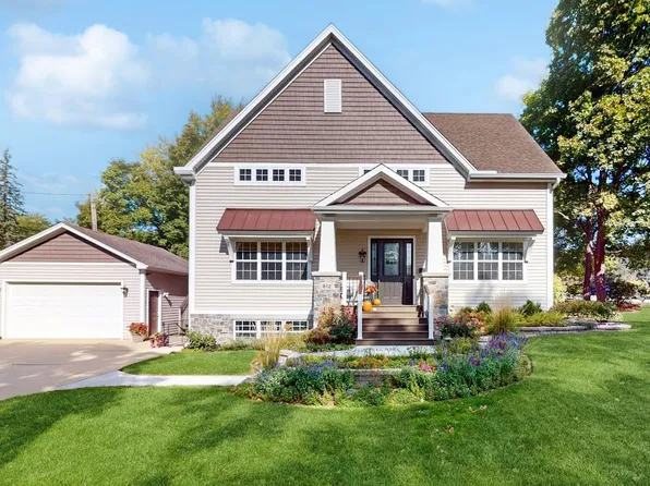 812 Jefferson Ave, St Charles, IL 60174