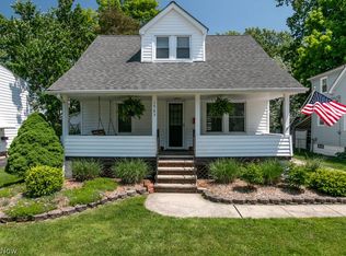 1563 Roselawn Rd, Mayfield Heights, OH 44124
