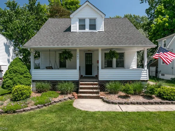 1563 Roselawn Rd, Mayfield Heights, OH 44124