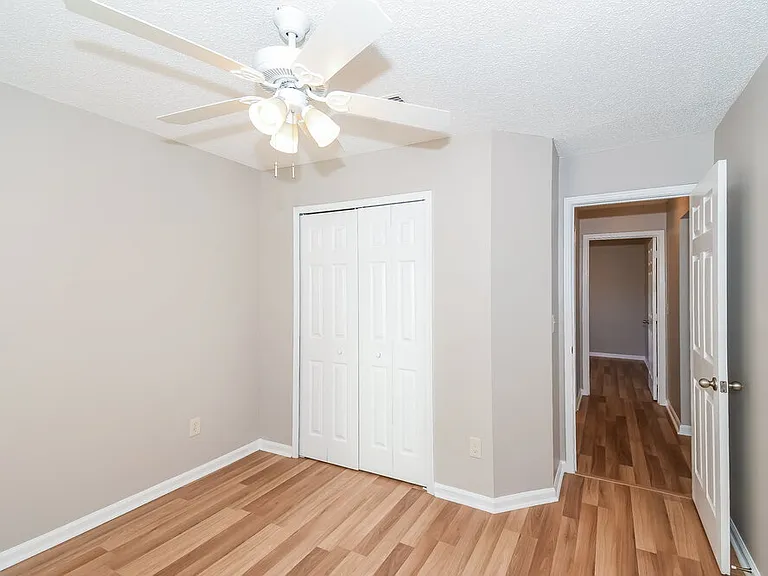 13146 Staffordshire Dr S — Photo 12