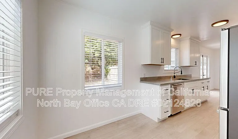 480 Washington Ct — Photo 34