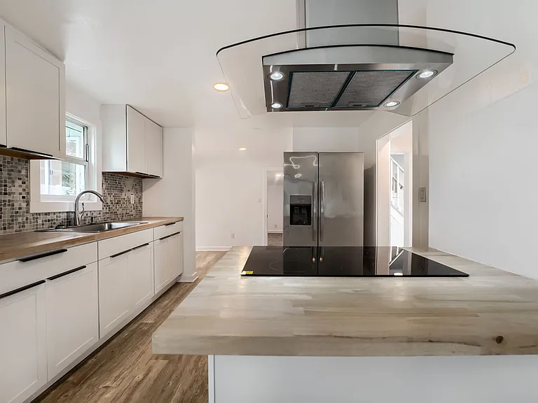 6215 28th St NE — Photo 3