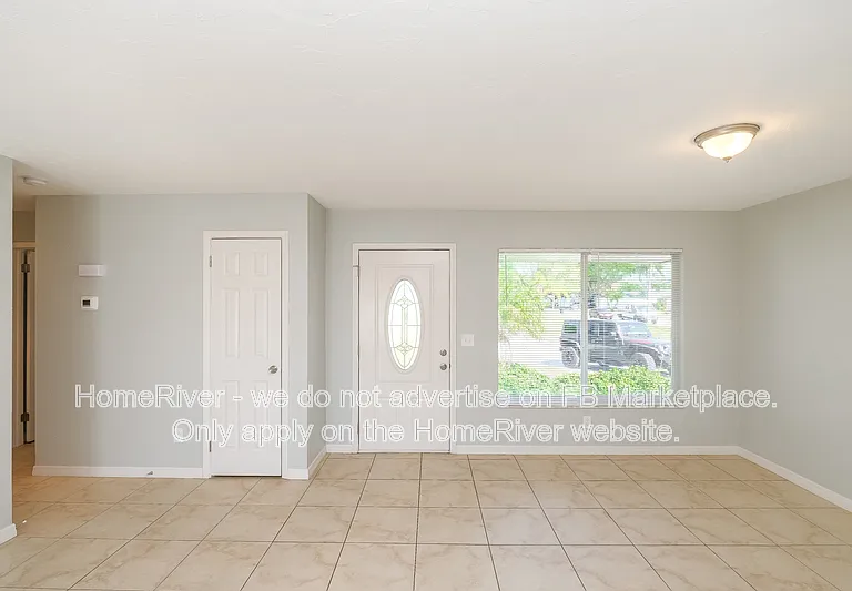 1628 Arizona Ave NE — Photo 6