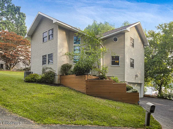 207 Hillcrest Avenue, Albany, NY 12203