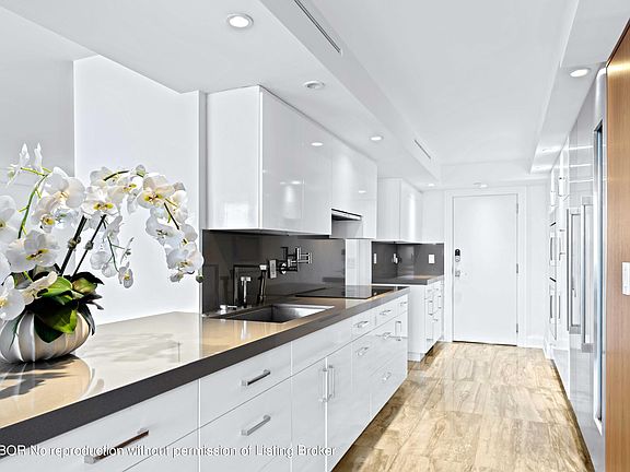 4th image of 400 N Flagler Dr #Penthouse D2