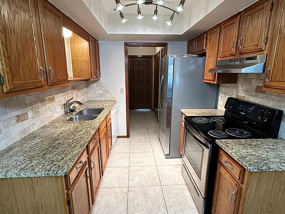 5th image of 802 NW 137th St