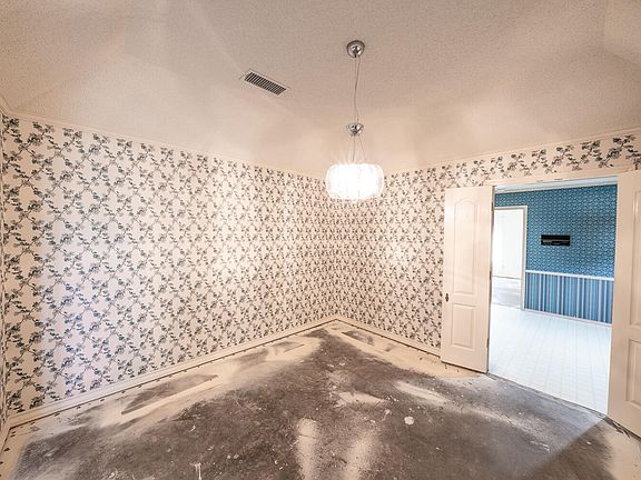 4th image of 5522 85th St