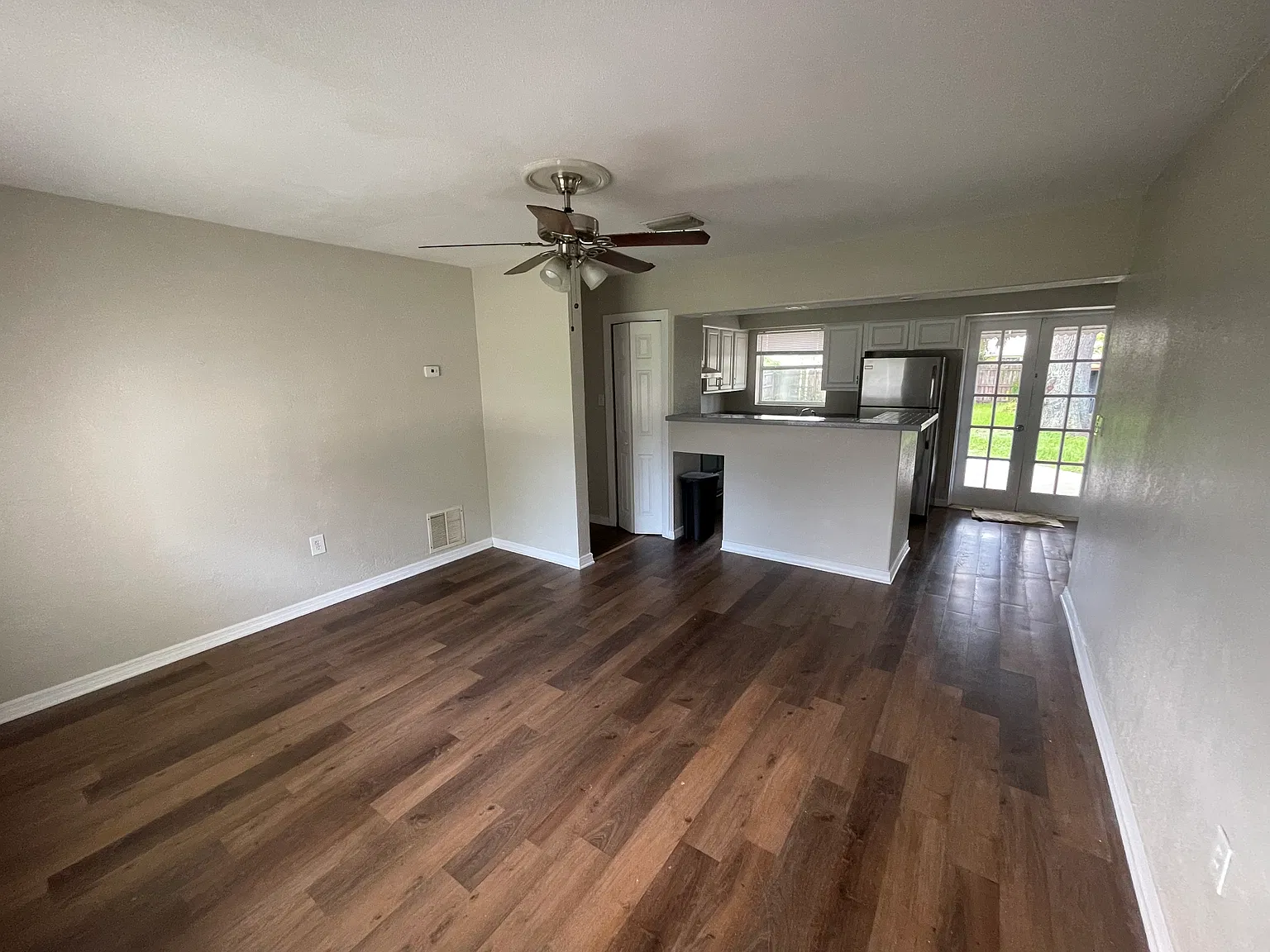 3 bed, 1.5 bath, 1100 sqft, $1,999 — Photo 2