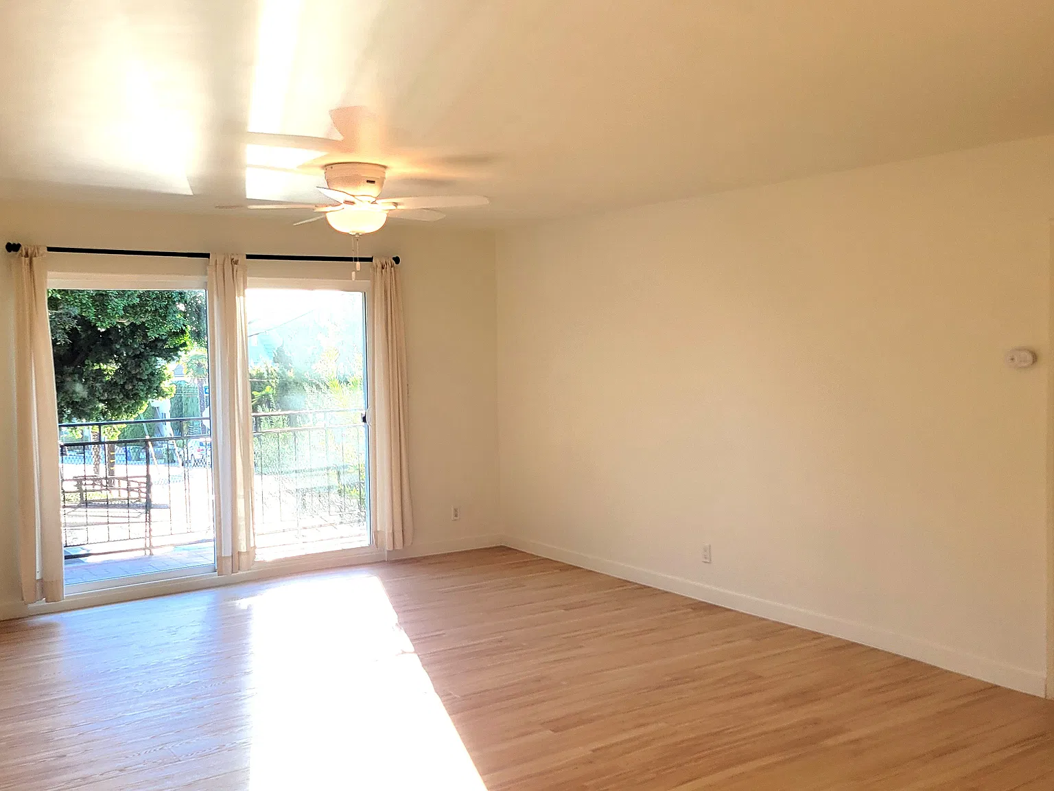 2 bed, 900 sqft, $4,300 — Photo 4