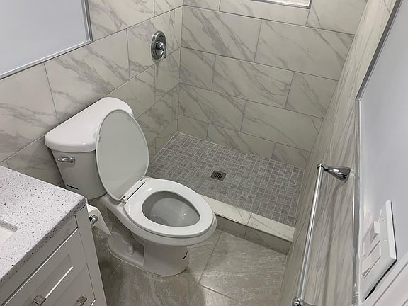 3rd image of 899 Jerusalem Ave #1