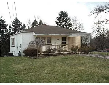 136 Merritt Dr photo 1