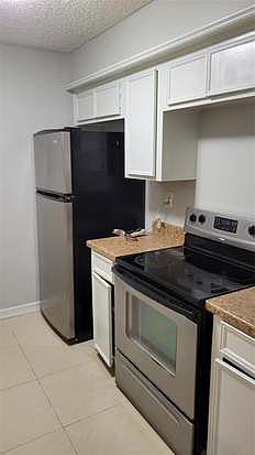 5th image of 10171 Oakberry St