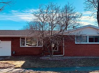 1250 Sunview Dr, Canton, IL 61520