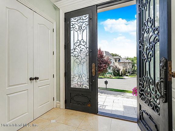 2nd image of 55 Blackhorse Ct