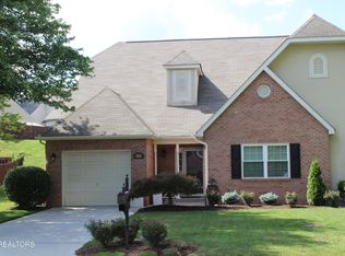 2825 Knob Creek Ln, Knoxville, TN 37912