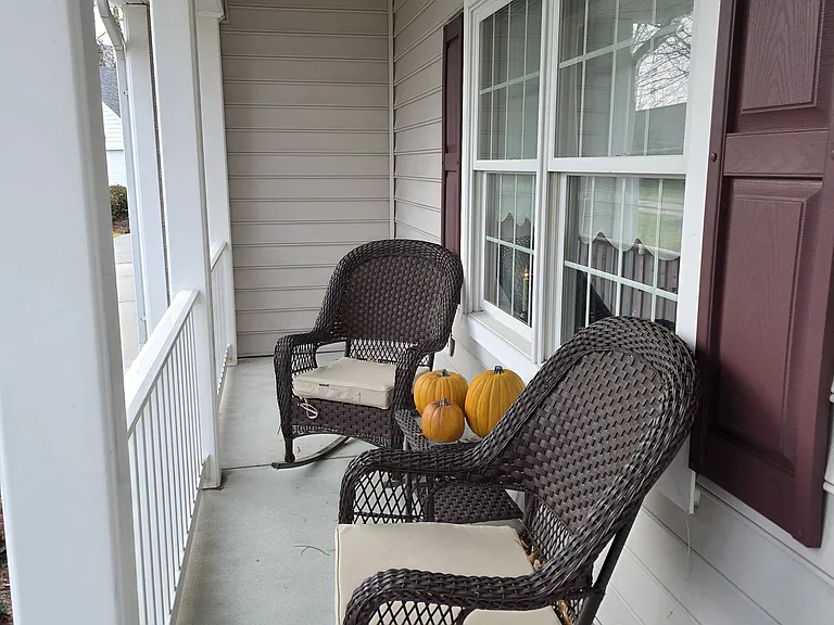 15 Bayberry St — Photo 2