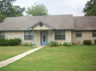 510 E Courthouse St, Cuero, TX 77954