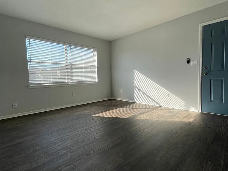 4005 NW Ozmun Ave #B2 — Photo 4