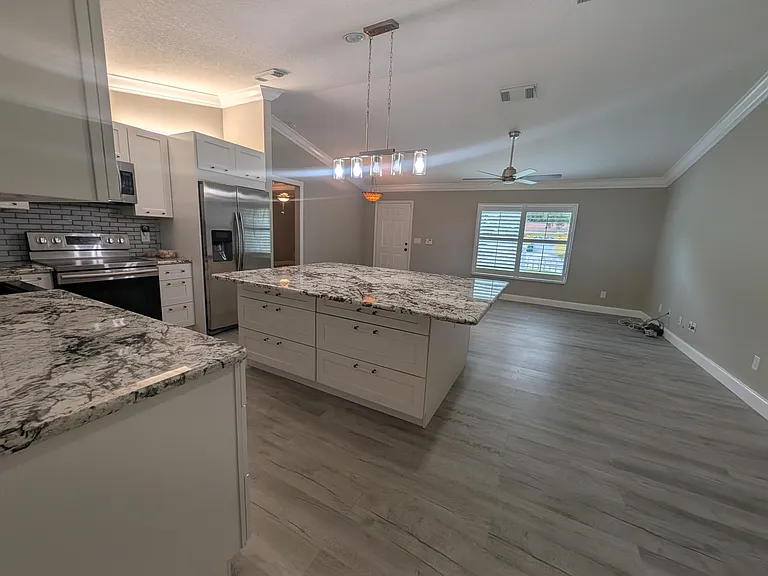 625 Coconut Ave N — Photo 9