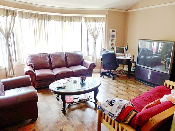 5th image of 107 Guttenberg St
