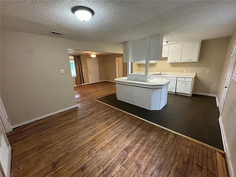 4670 Rosewood Dr — Photo 7