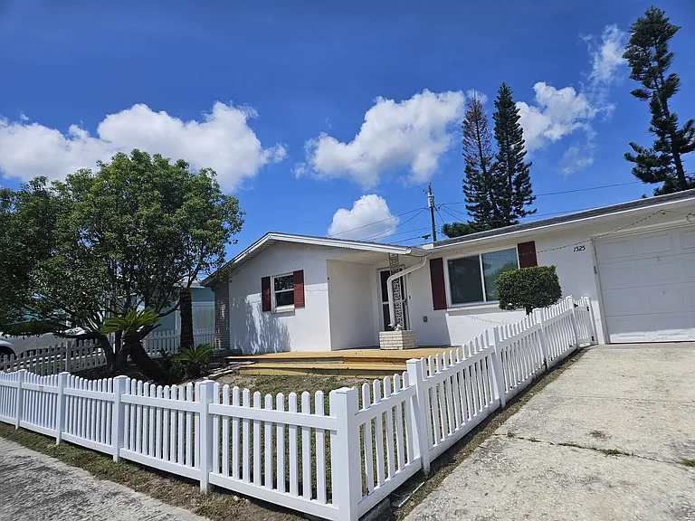 1525 Plum Tree Rd — Photo 3