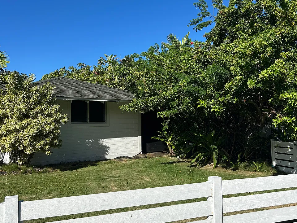 956 Maluniu Ave
