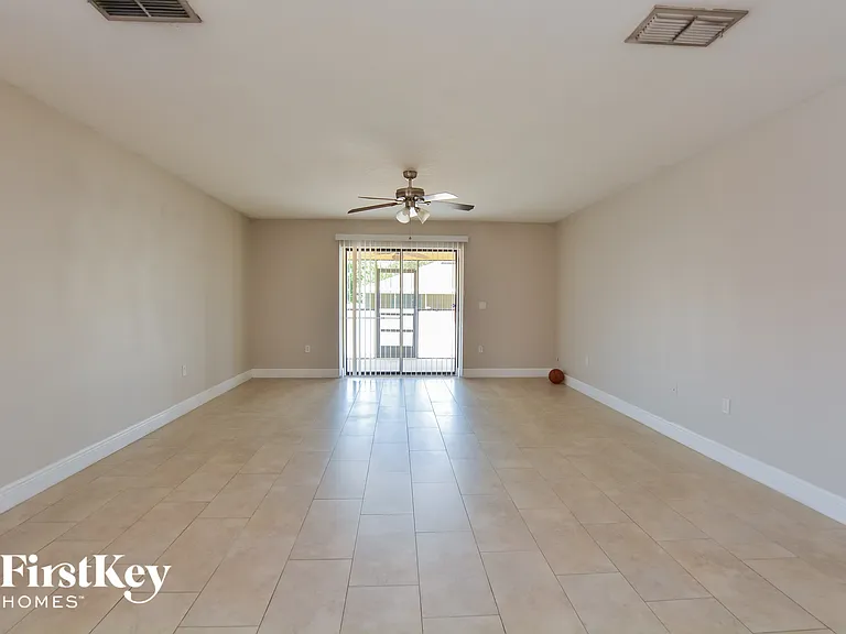 932 Fallbrooke Ave — Photo 3