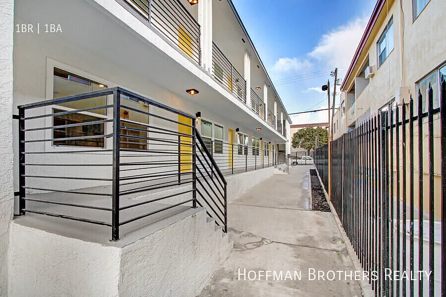 161 S Burlington Ave Los Angeles, CA 90057 — Photo 2