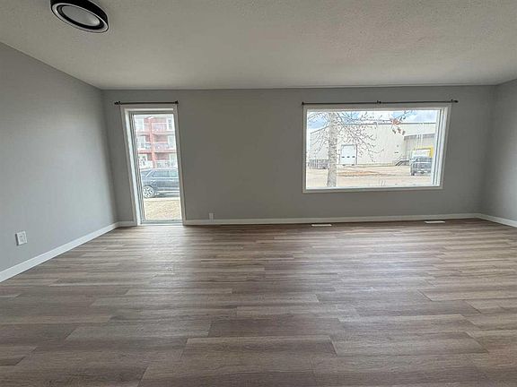 3rd image of 10021 N 106th Ave