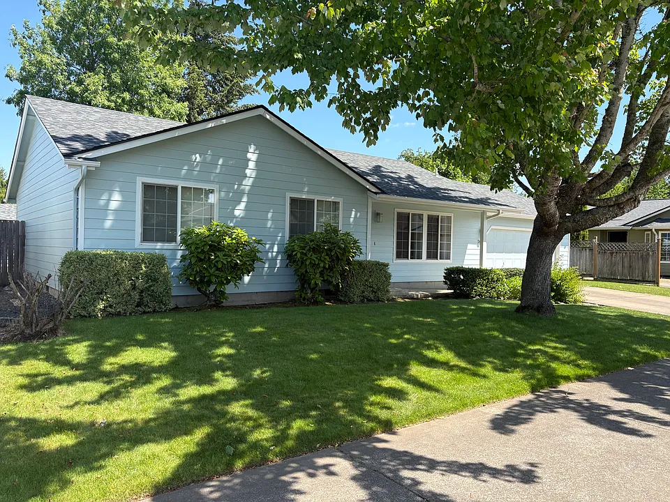 2424 Melrose Loop