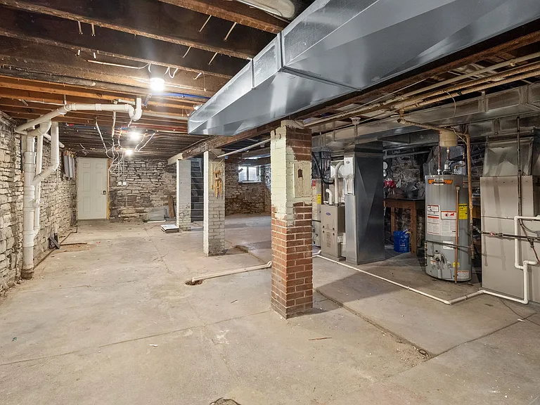 2137 Russell Blvd — Photo 21