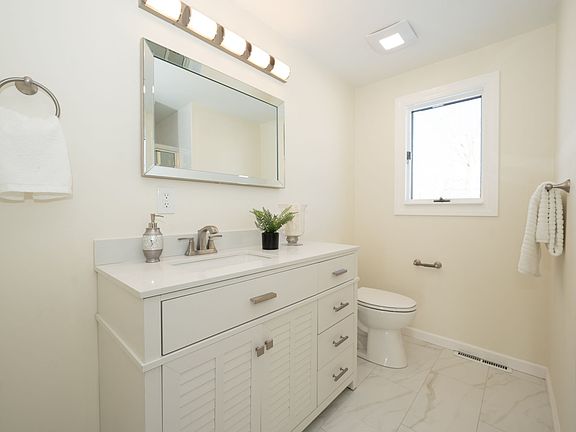 5th image of 400 Tiburon Ln