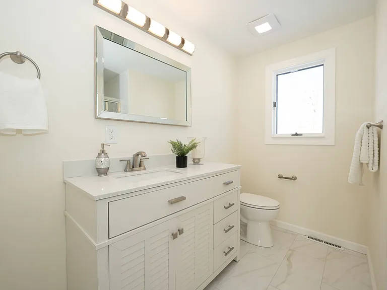 400 Tiburon Ln — Photo 5