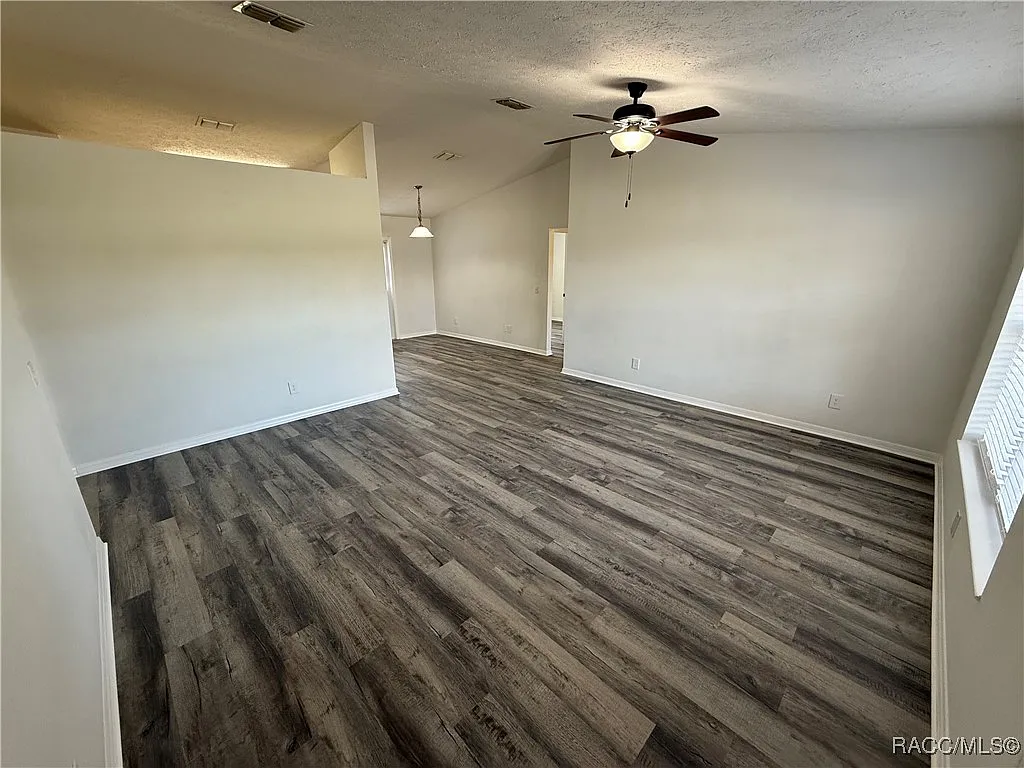 3 bed, 1172 sqft, $1,800 — Photo 4