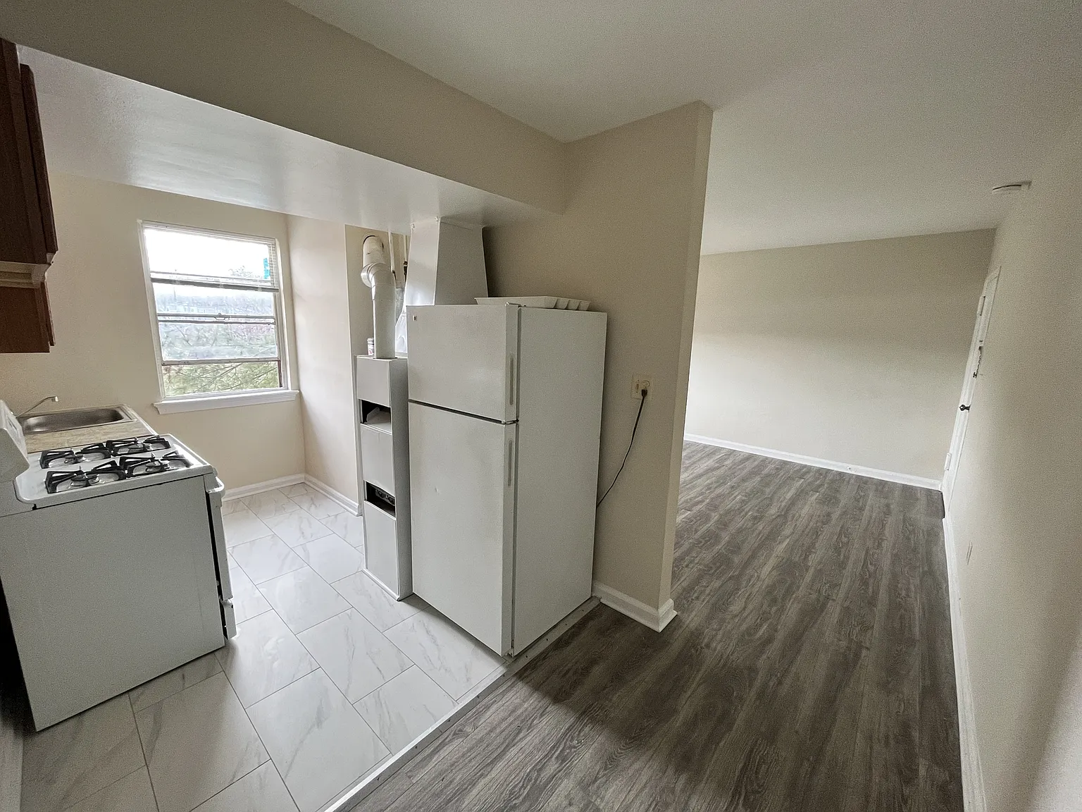 811 Barnaby Street LLC - 204 — Photo 3