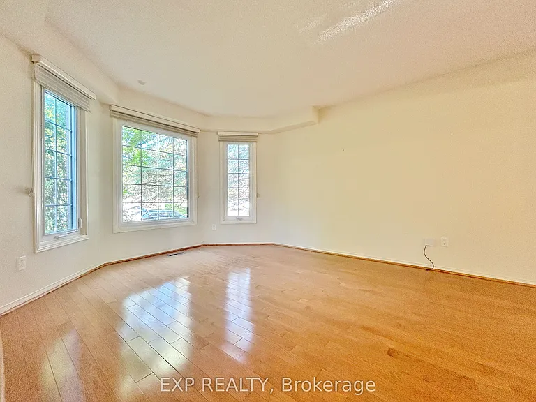 23 Haskell Cres — Photo 4
