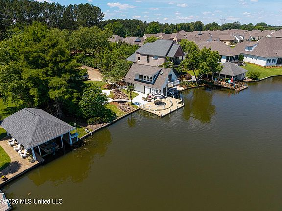 3rd image of 166 Bridge Water Dr