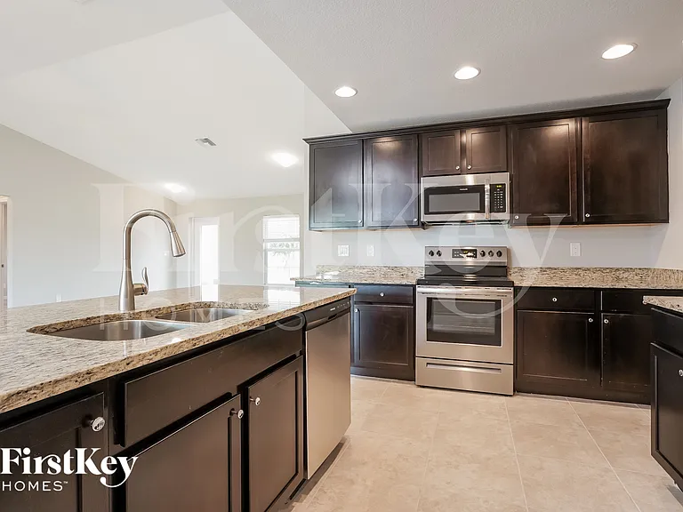 1114 SW 40th Ter — Photo 6