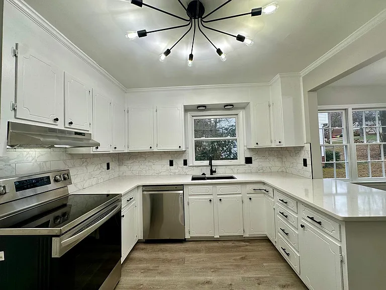 1401 Longbrook Dr — Photo 10