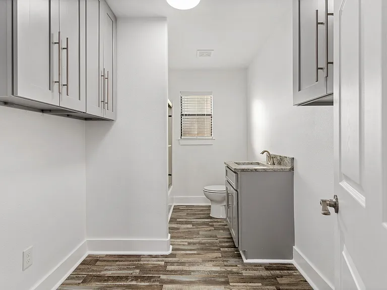 310 Creek Ln — Photo 16