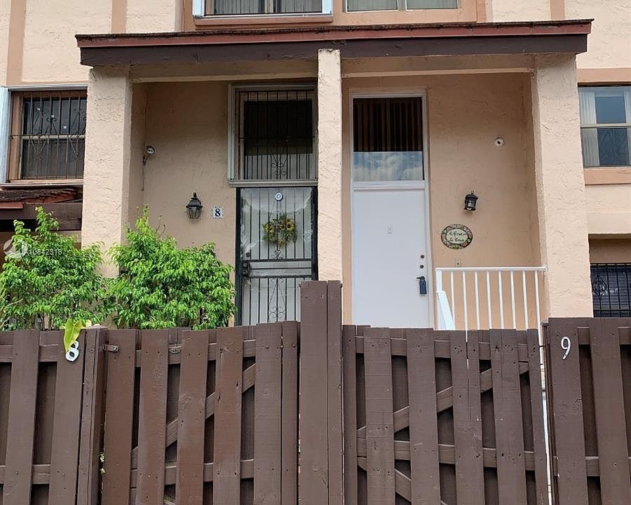 1st image of 425 W Park Dr APT 9