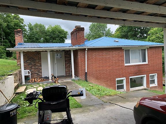 3rd image of 638 Iron St