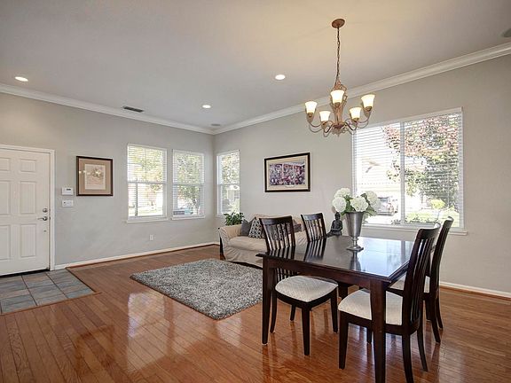 4th image of 4890 Darlington Ln