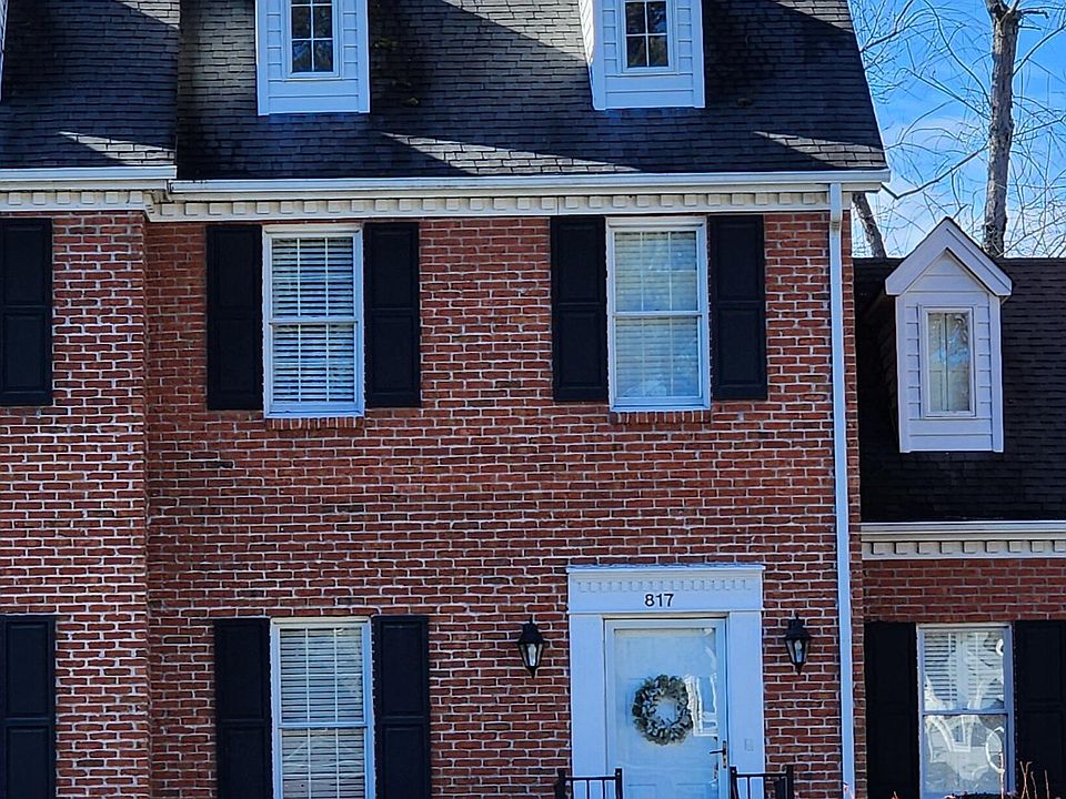 1st image of 817 Wayne Ave NE #817
