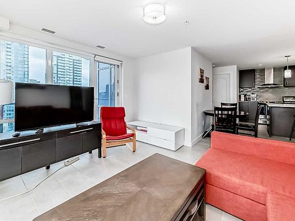 5th image of 303 N 13th Ave SW #1003