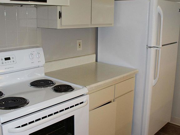3rd image of 1563 W Pond Dr APT 33