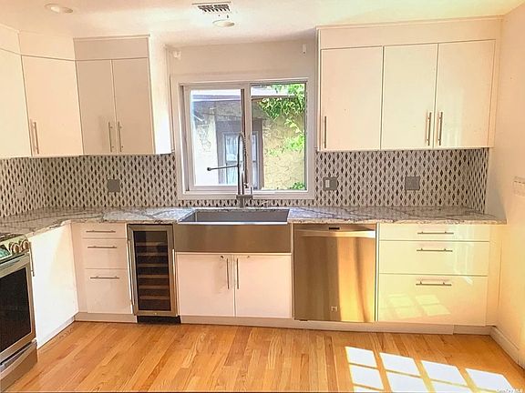 5th image of 147 Nassau Blvd