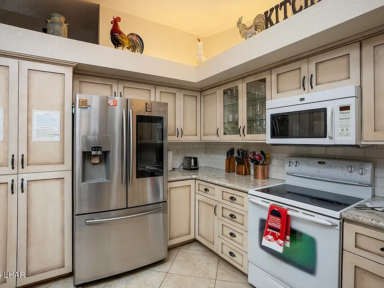 2906 Daytona Ave — Photo 40