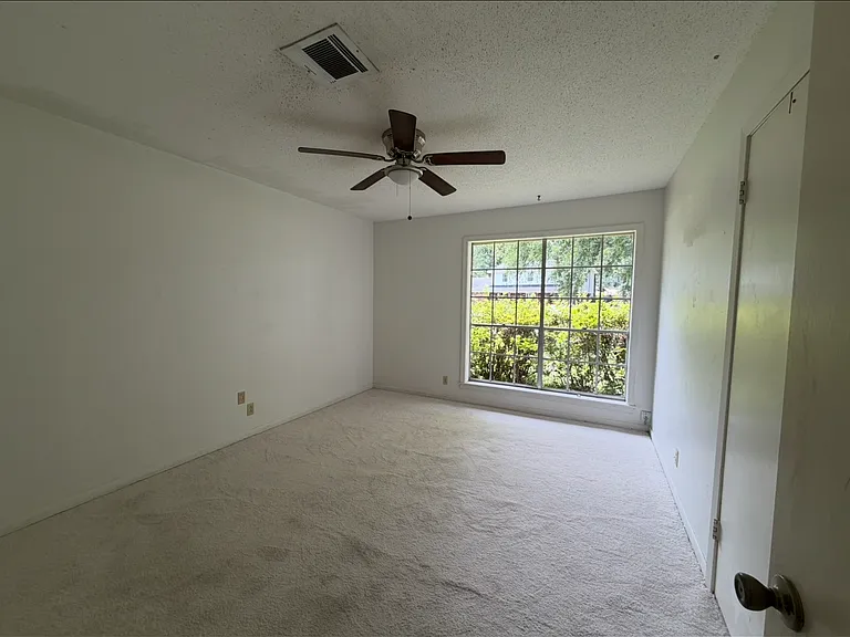 2102 Elmwood Dr — Photo 10